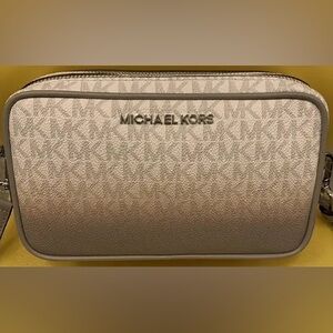 ✨ Michael Kors Connie Small Camera Bag / Crossbody in Ombré✨